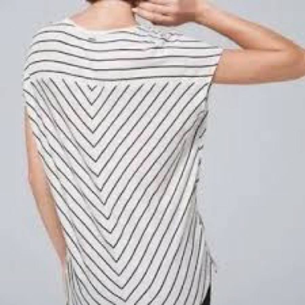 White House Black Market jetsetter tee. Black/gold stripe. Size XL. - Picture 7 of 7